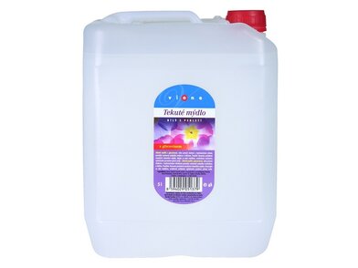 Pěti litrový kanistr naplněný tekutým mýdlem s perletí