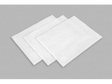 Tři bílé papírové utěrky