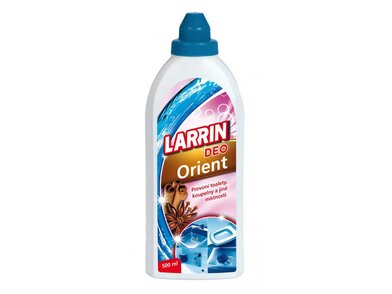 Bílá plastová lahev s barevnou etiketou 